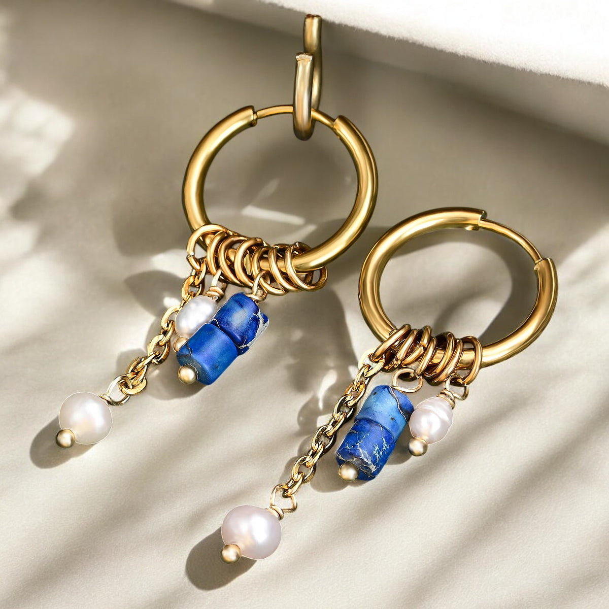 Brincos Argola Pingente Flor de Lápis-Lazúli Dourado