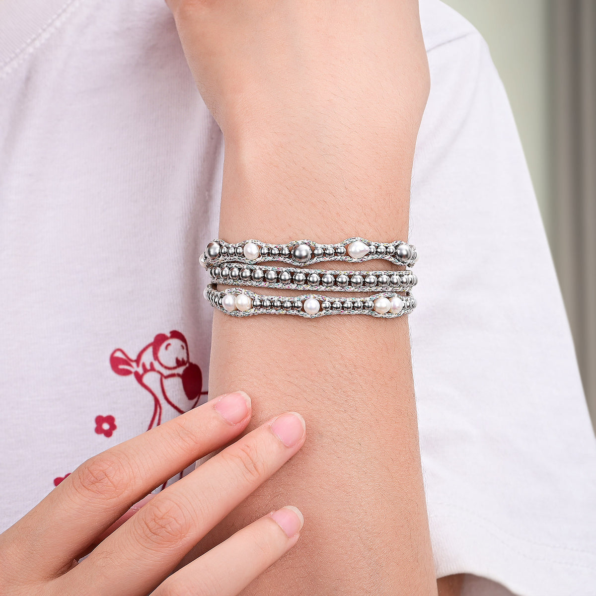 Pulseira Envolvente de Proteção com Pérola Brilhante