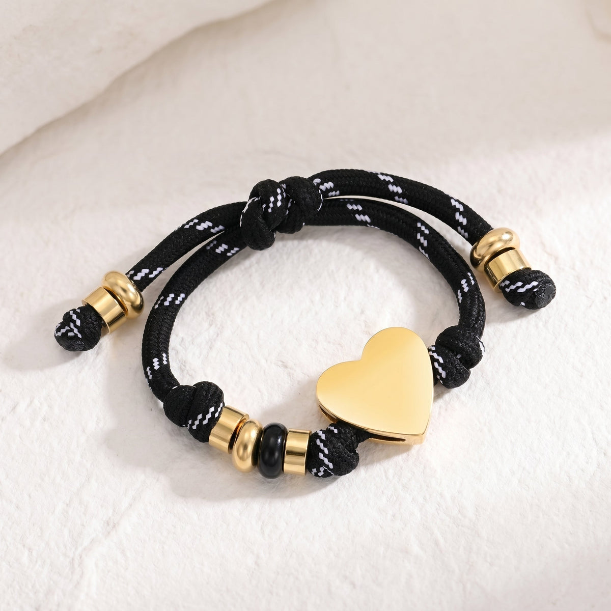 Pulseira de cordão com nó do amor