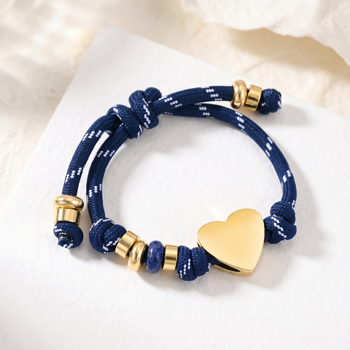 Pulseira de cordão com nó do amor
