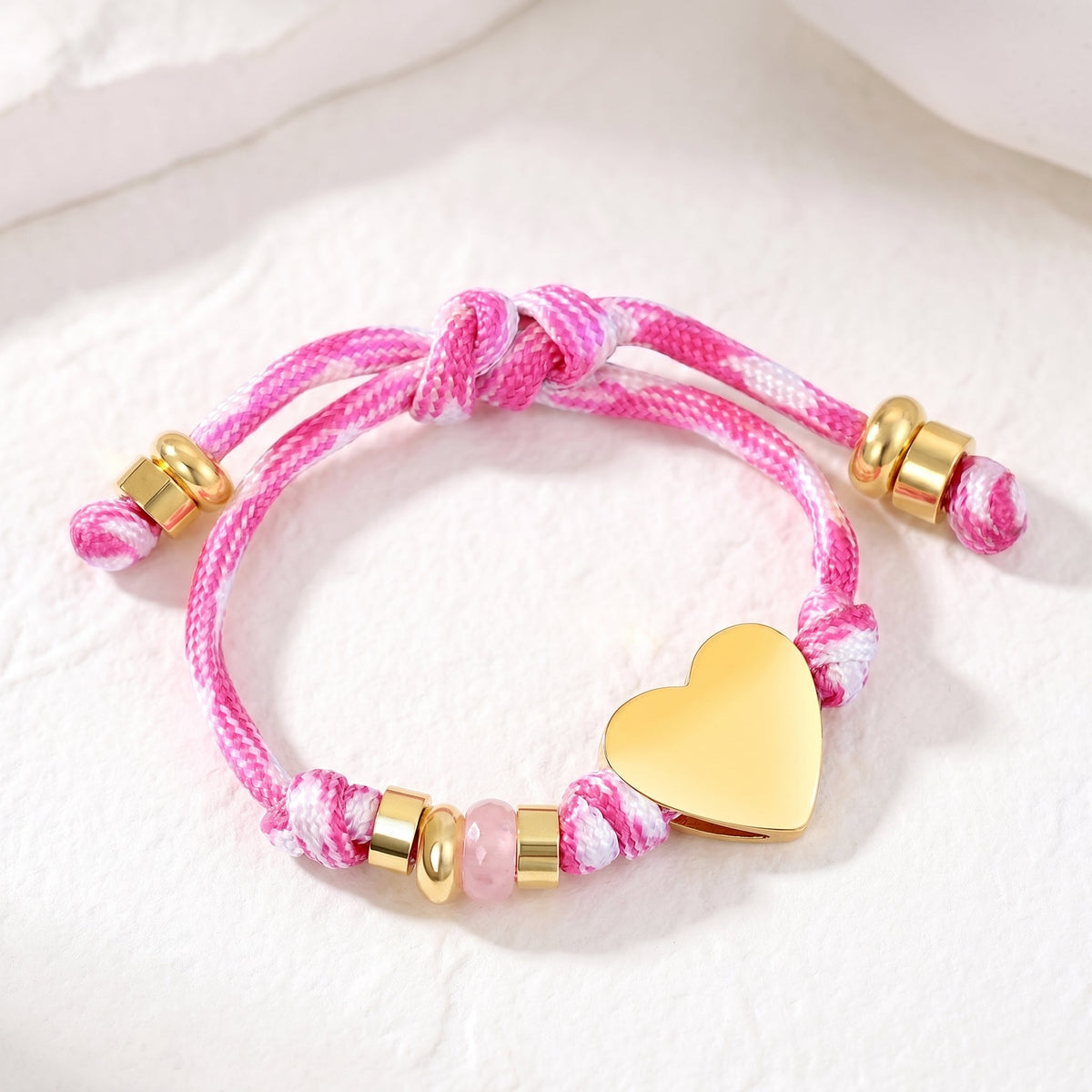 Pulseira de cordão com nó do amor