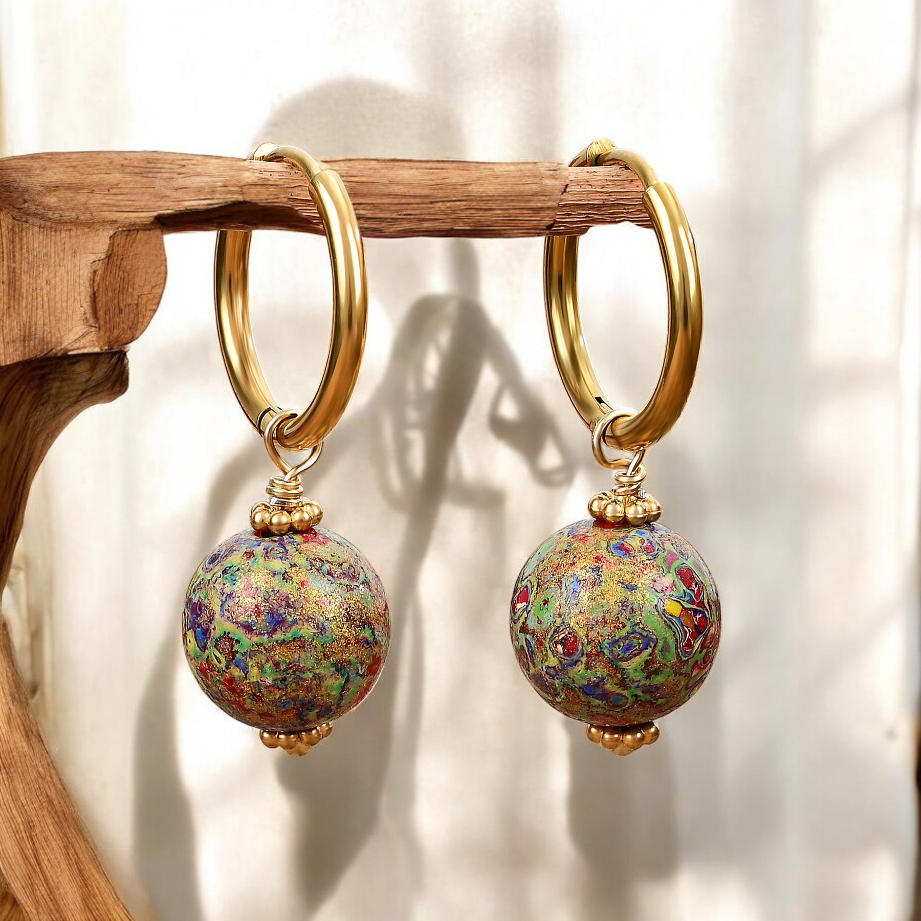 Brincos de Argola com Orbe de Manchas Meadow Mist