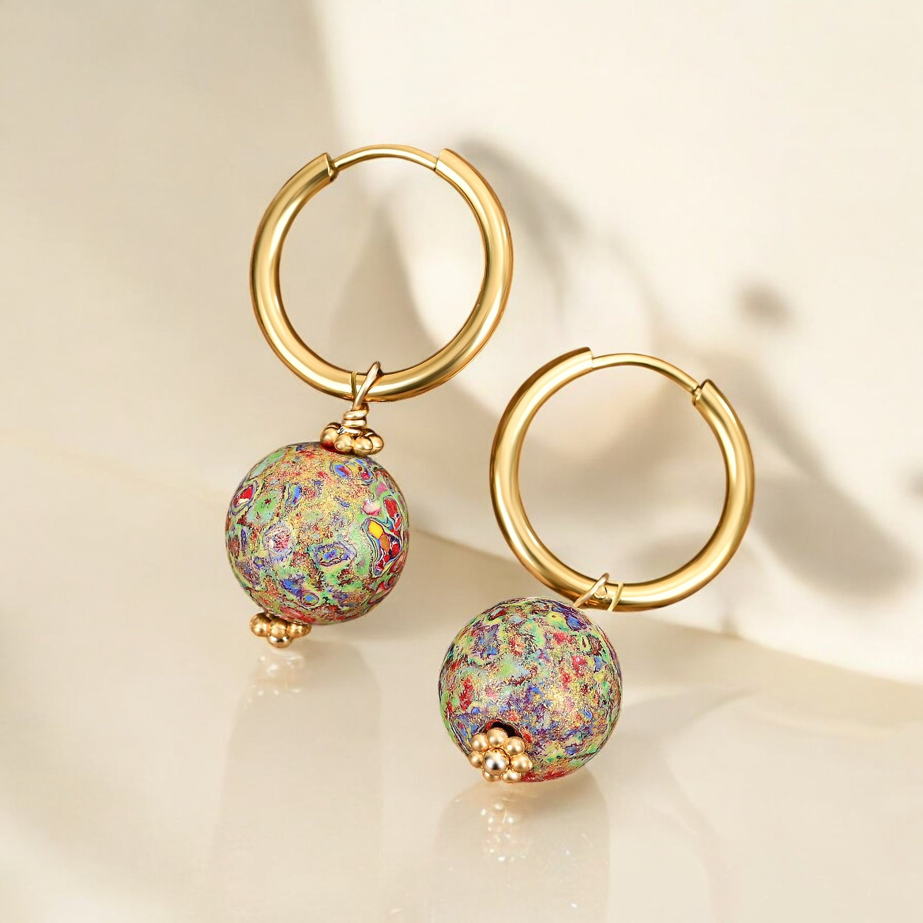 Brincos de Argola com Orbe de Manchas Meadow Mist