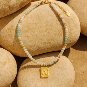 Colar Pingente Letra Inicial de Amazonita