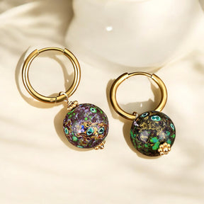 Brincos de Argola com Orbe Manchado Eclipse Esmeralda
