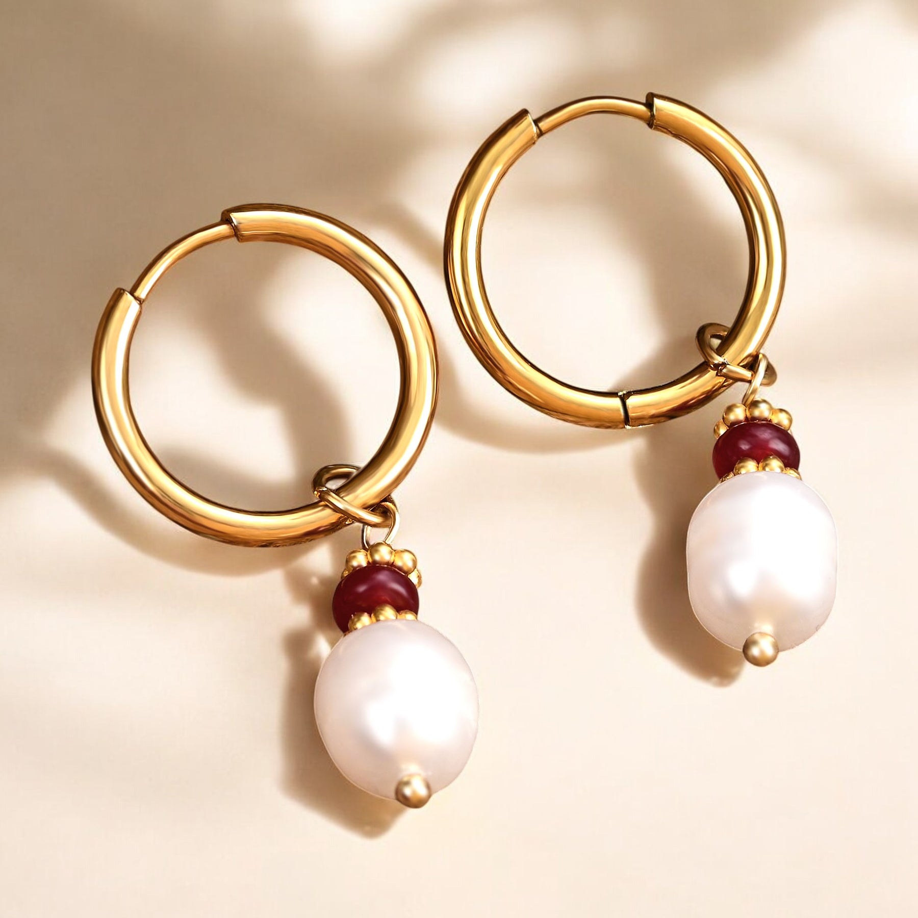 Brincos de Argola Golden Grace Pearl & Jade Agate