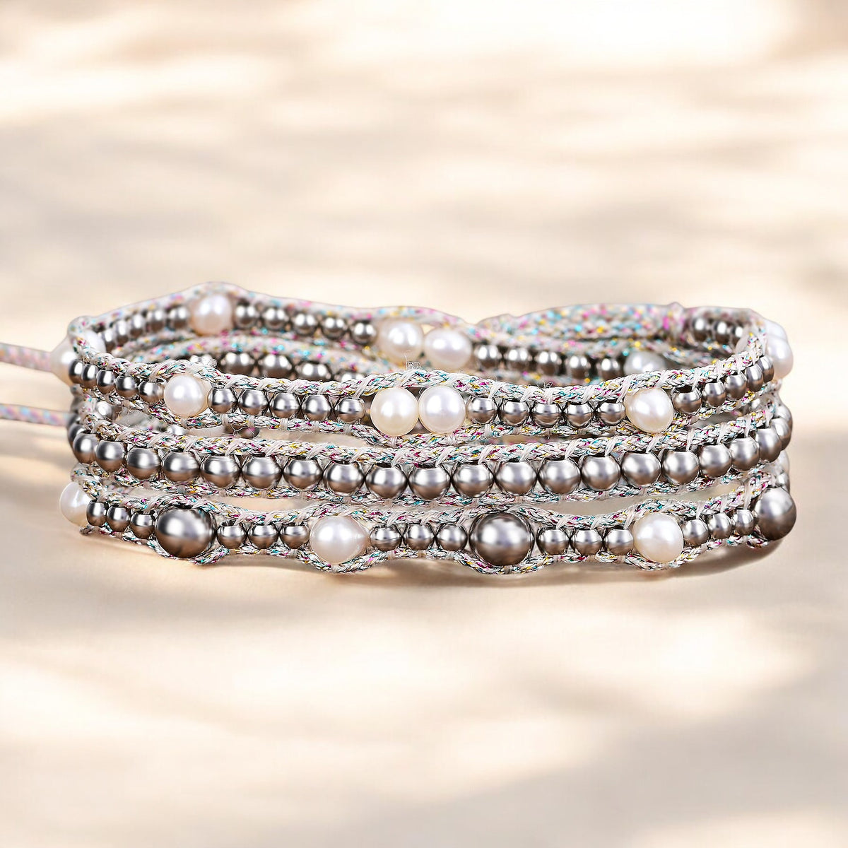 Pulseira Envolvente de Proteção com Pérola Brilhante