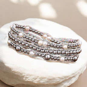 Pulseira Envolvente de Proteção com Pérola Brilhante