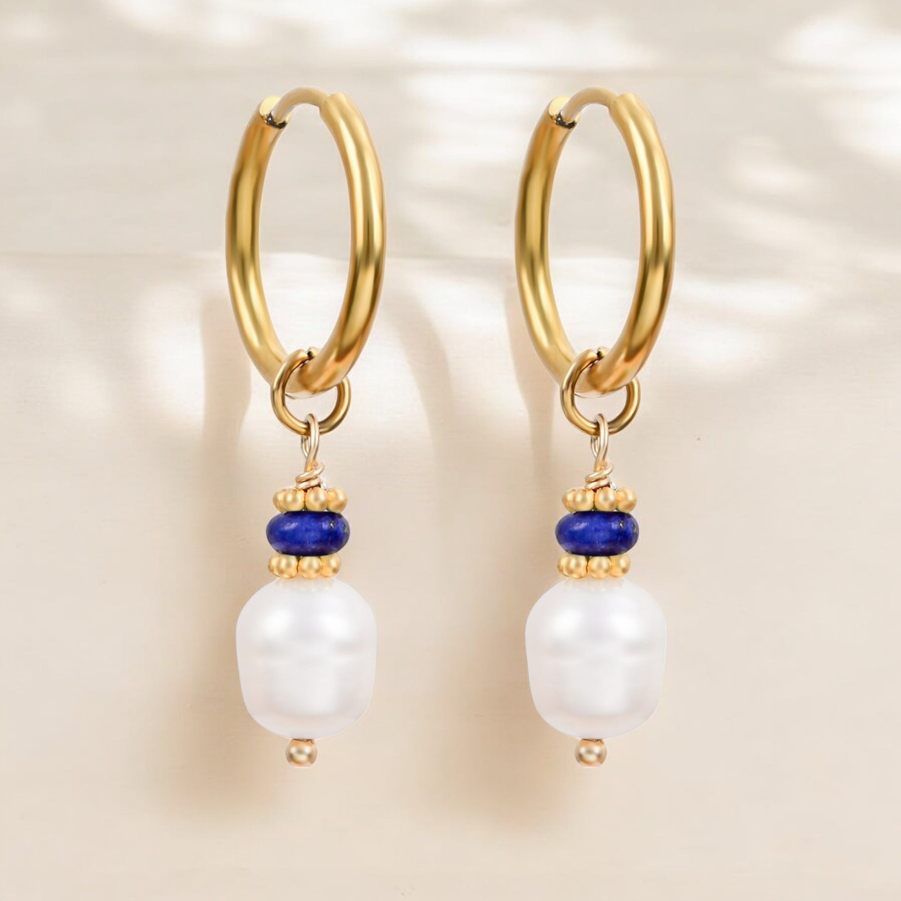 Brincos de Argola com Pérola Golden Grace e Ágata Lápis-Lazúli