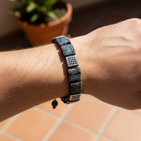 Pulseira masculina preta de labradorita